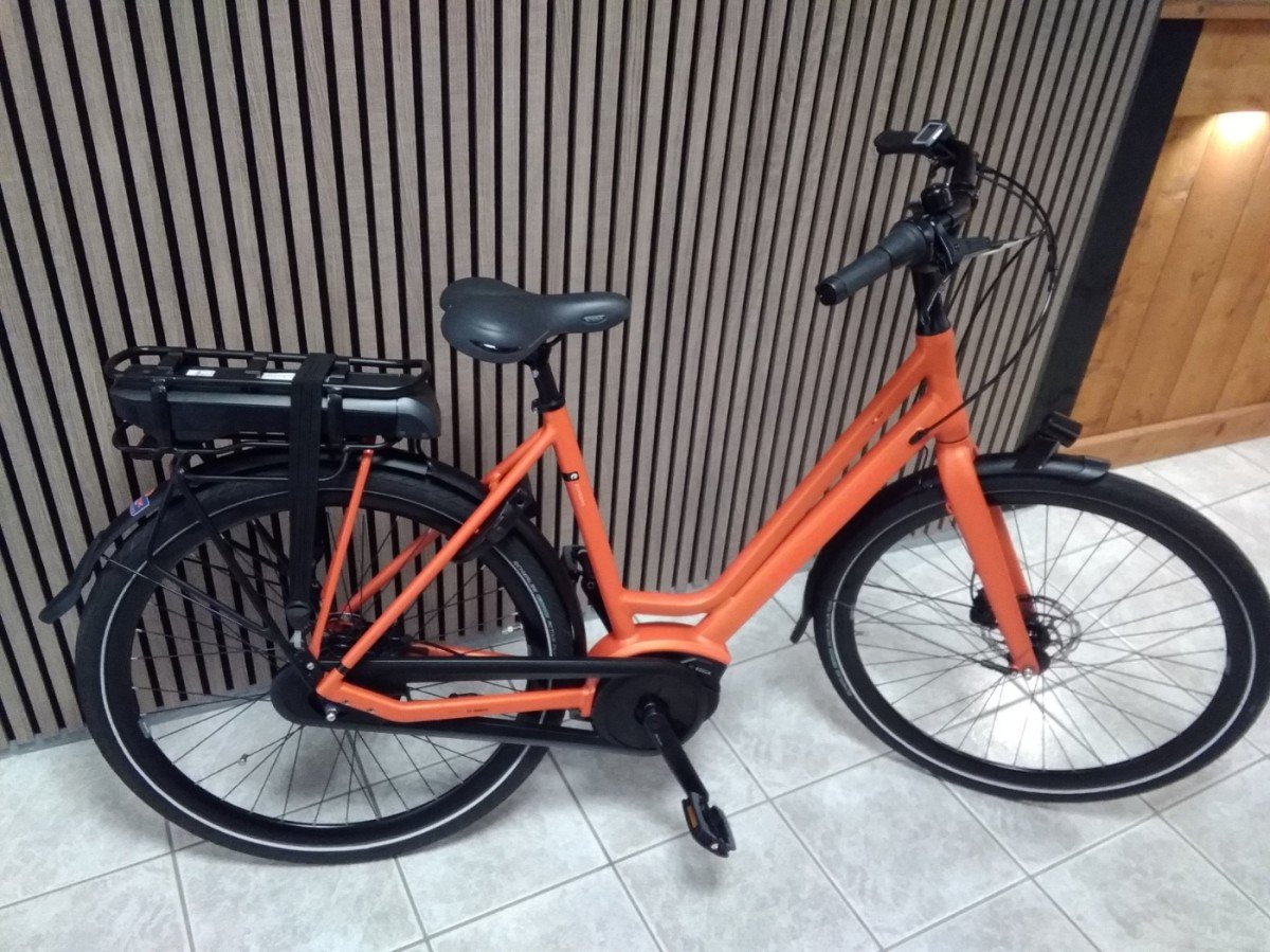 Batavus Dinsdag E-go Classic Orange Matt Lage instap