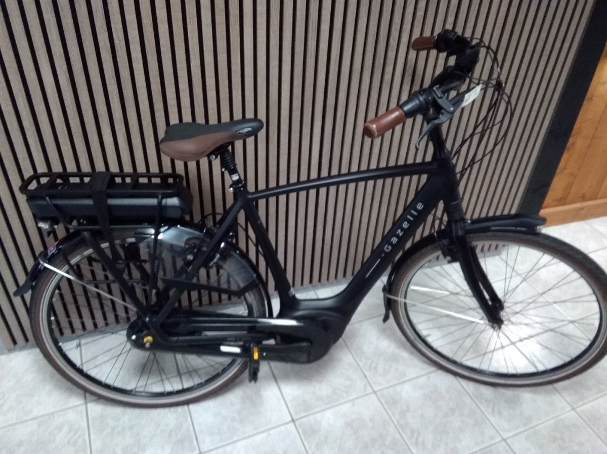 Foto van Gazelle Orange C8 HMB Black Matt Heren via Vonk Tweewielers